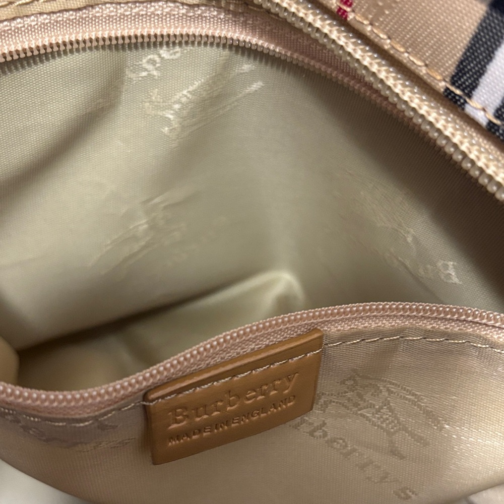 🔥Sold 🔥Burberry Beige and Black Checkered Tote - Picture 11 of 16